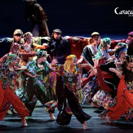 أحد عروض الفرقة - الصورة من الصفحة الرسمية لفرقة كركلا عبر الفيس بوك 