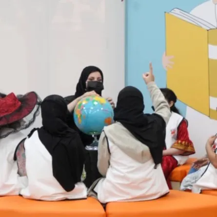 أطفال الشارقة تطلق نادي الكتاب. الصورة من "وام"