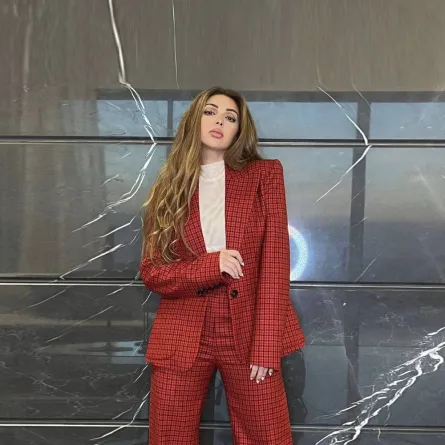 البدلة الحمراء من وحي النجمات