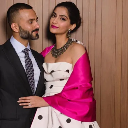 سونام كابور حامل - الصورة من موقع Dawn Images