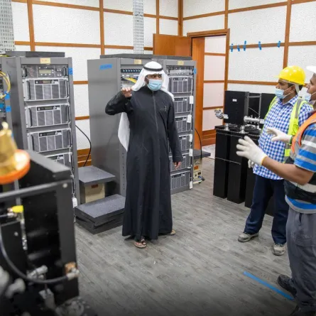 تجهيز مقرات البث المباشر والترجمة بنظام إطفاء حريق متطور ونظام القدرة غير المنقطعة (UPS)