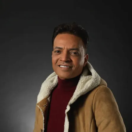 طارق الشيخ - الصورة من صفحته الرسمية على الفيس بوك