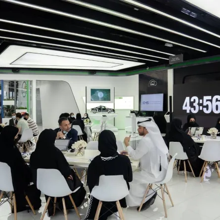 شهد المختبر عقد جلستين. الصورة من "وام"