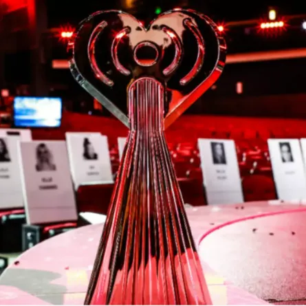 جائزة iHeart - الصورة من موقع الجائزة في الانترنت