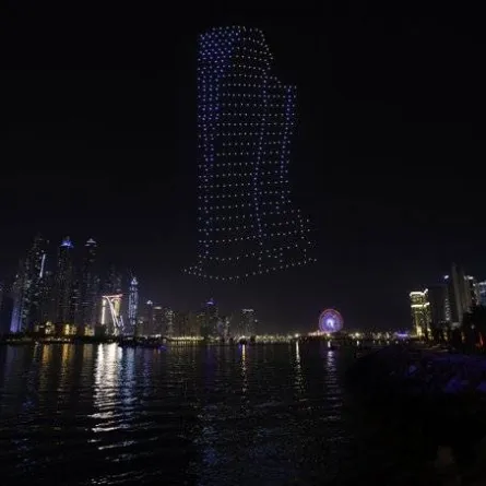 500 طائرة درون. الصورة من تويتر مكتب دبي الإعلامي