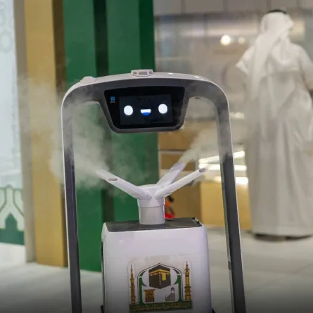 روبورتات الحرمين والحجر الأسود الافتراضي يجذبان زوار قبة جدة سوبردوم