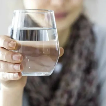  استشاري سعودي: شرب الماء مرة واحدة على الإفطار في رمضان لا يسبب تليف الكبد