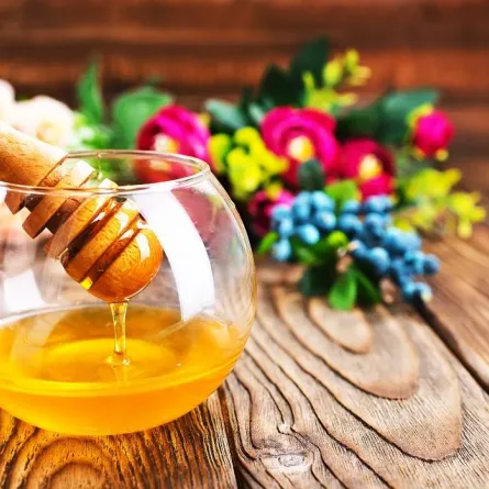 خلطات العسل لإزالة تمدد الجلد