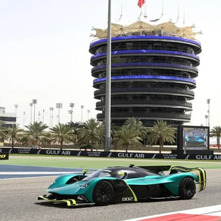 أستون مارتن فالكيري علي حلبة البحرين فورمولا1 