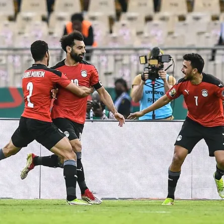صورة لاحتفال لاعبي المنتخب الوطني بهدف الفوز