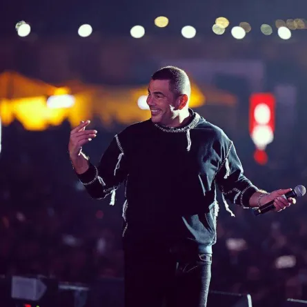 الفنان عمرو دياب - صورة من صفحته الرسمية على " انستغرام " 