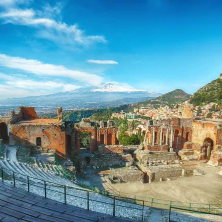 جولة على أجمل المسارح في العالم