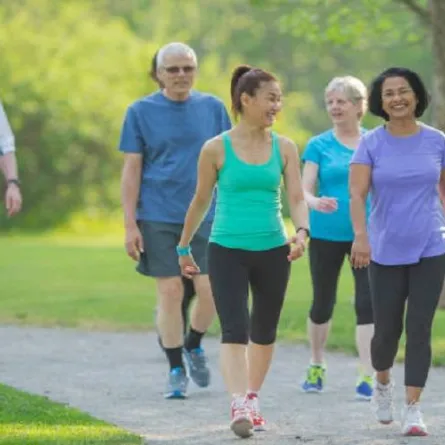 فوائد المشي ساعة يومياً
