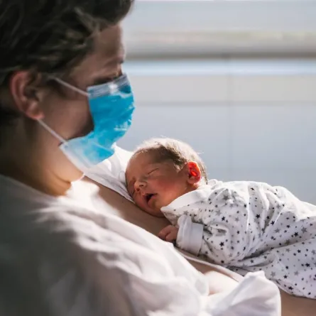 صورة ولادة أم في المستشفى