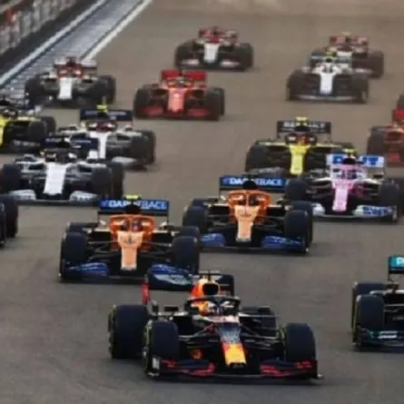 بداية الجائزة السعودية الكبرى stc للفورمولا 1 لعام 2022 خروج شوماخر وانتزاع المكسيكي المركز الأول 