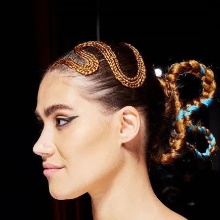 تسريحات شعر ربيع 2022 من العروض العالمية