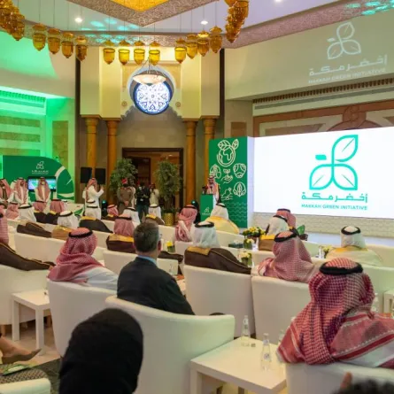 مستشار خادم الحرمين يطلق مبادرة أخضر مكة تعزيزاً للالتزام البيئي وزيادة الغطاء النباتي