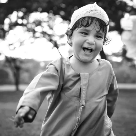 صورة لطفل يركض