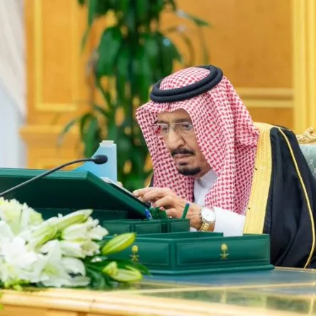 خادم الحرمين الشريفين يرأس جلسة مجلس الوزراء - الصورة من "واس"