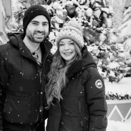 ليندسي لوهان وخطيبها - الصورة من حساب النجمة في انستغرام