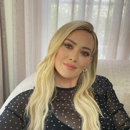 هيلاري داف - الصورة من حسابها في إنستقرام