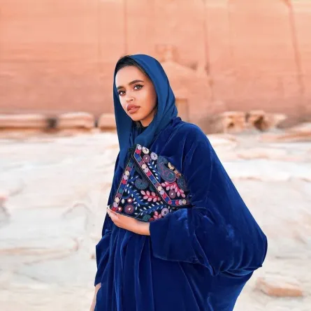 عباية المخمل من لولوة الخطاف