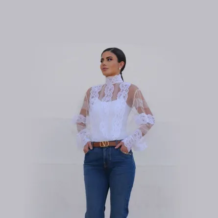 إطلالة بالجينز من ديما الأسدي