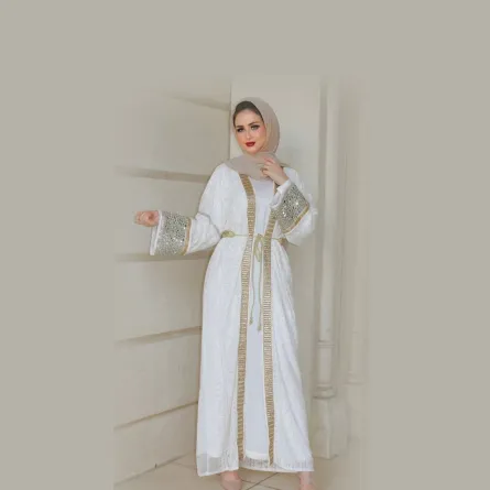 ملاك العتيبي بعباية لامعة