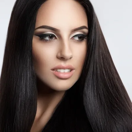 إبراز لون العينين بالكحل 