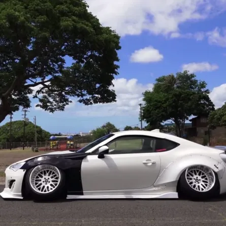 سوبارو بي آر زد بوصة واحدة ترتفع عن الأرض