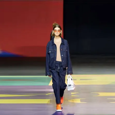 سروال الجينز مع الجاكيت من كريستيان ديور  Christian Dior