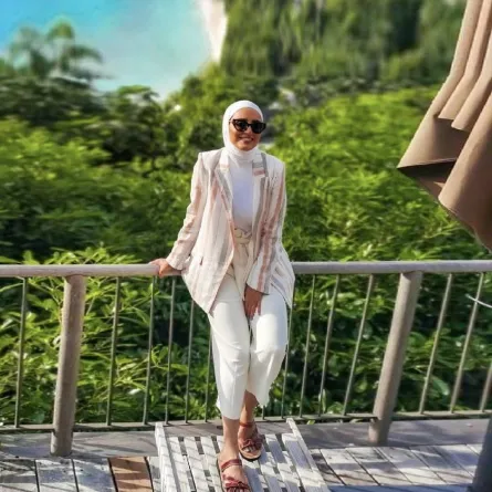 دلال الدوب باطلالة صيفية