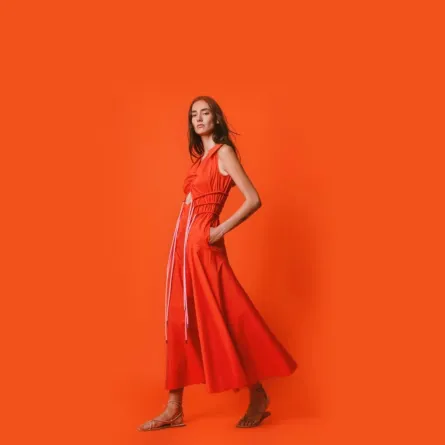 كيف ظهر اللون البرتقالي في عروض صيف 2022؟ من اكنفاس  Aknvas