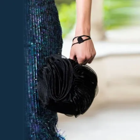 حقائب من دون كتف تحمل بواسطة اليد من عروض 2022 من ألبيرتا فيريتي   Alberta Ferretti