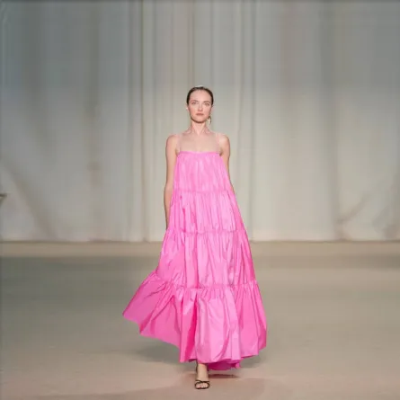 فساتين فضفاضة من عروض الصيف للمرأة الحامل من آدم ليبس Adam Lippes