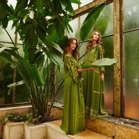 من تصاميم المصمّمة بثينة الزدجالي