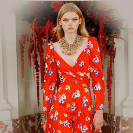 فستان ميدي باللون الأحمر من كارولينا هيرارا Carolina Herrera 