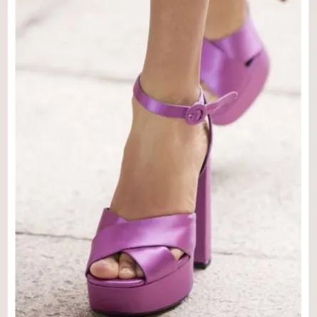 حذاء باللون البنفسجي من إرمانو سكيرفينو Ermanno Scervino