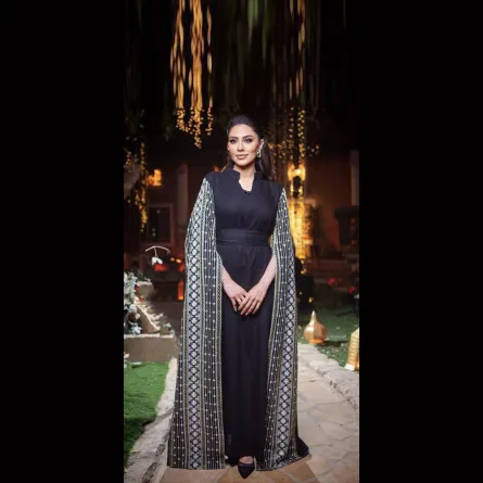 الجمبسوت الكحلي مع الاكمام المطرزة