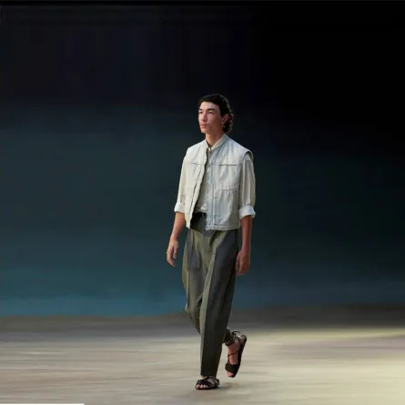 صنادل صيفية للرجل من مجموعات صيف 2022 من لومير  Lemaire