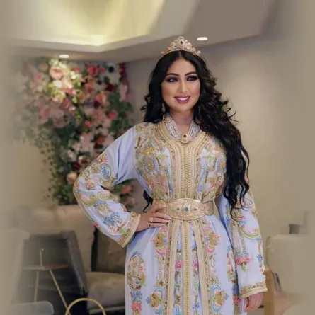 دنيا بطمة بقفطان باستيل