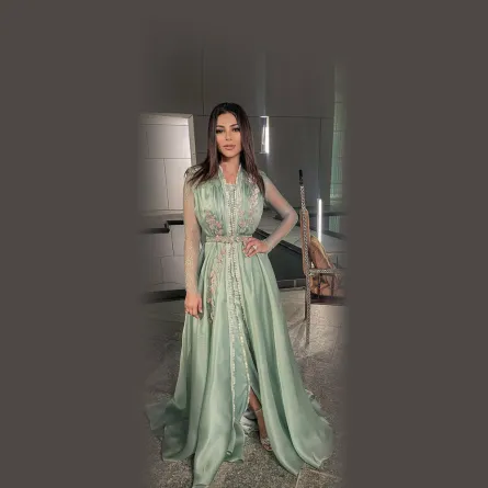 مهيرة عبدالعزيز بقفطان ذو اكمام شفافة