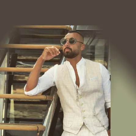 إطلالات أنيقة للرجل من وحي النجوم العرب