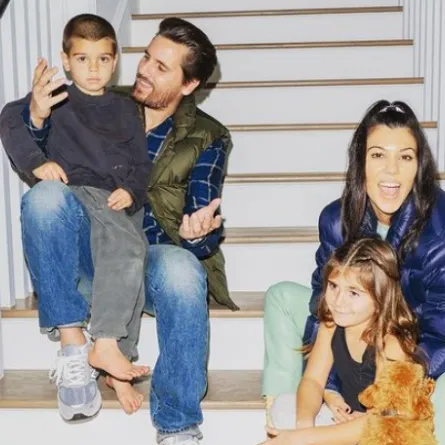 سكوت ديسك مع كورتني كرداشيان وأولادهما