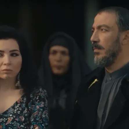 طارق لطفي ومي عز الدين في مشهد من جزيرة غمام - الصورة من حساب شاشة الحياة على يوتيوب