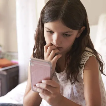 صورة لطفلة تعرضت للتنمر