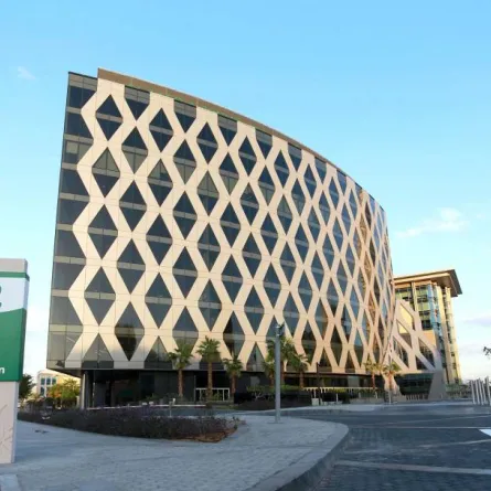 دبي تنشئ أول بنك حيوي معزز يتقنيات الروبوت في الإمارات - الصورة من وام