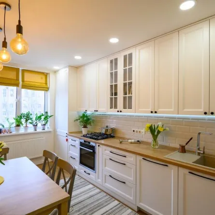 حضور الستائر ثانوي في المطبخ