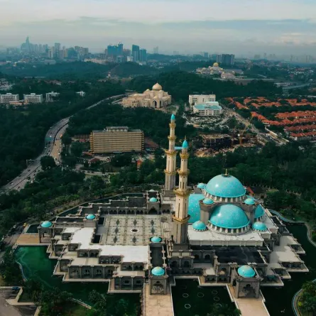 رمضان حول العالم: تطوف سيدات ماليزيا المنازل لقراءة القرآن ما بين الإفطار والسحور 