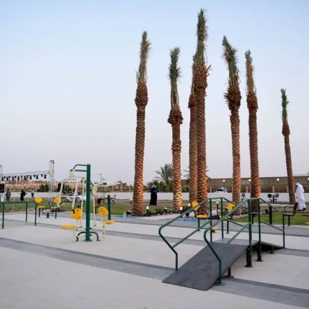 تدشين نادي كبار السن بعنيزة - الصورة من حساب وزير الموارد البشرية على تويتر